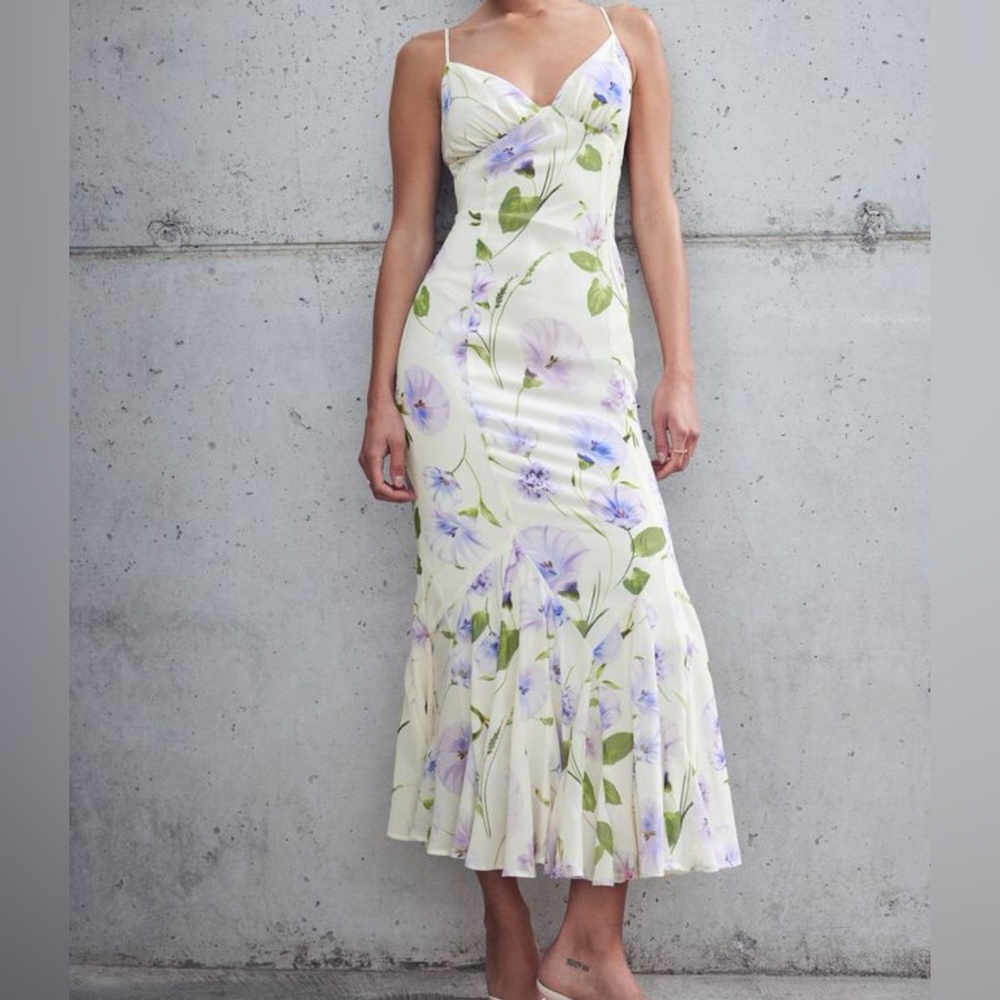 V-Neck Pleated Cream Maxi Dress